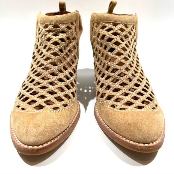 Jeffrey Campbell Taggart Suede Open Weave Pull On Bootie 7.5 Like New! - Picture 4 of 15